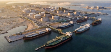 Petroleiros retornam a Yanbu com oleoduto saudita reduzido