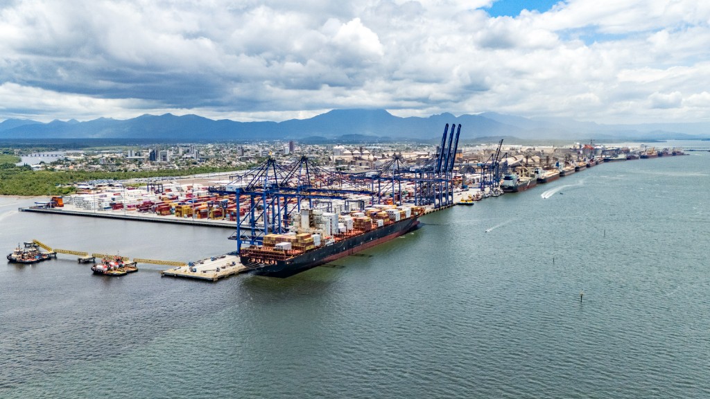 Tecnologia autônoma em Singapura e recordes em Paranaguá ditam rumos logísticos de 2026