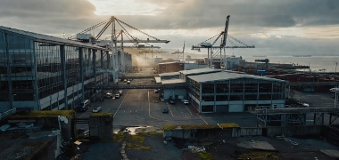 Terminal WUT da HMM recebe quatro guindastes da HD Hyundai Samho em Tacoma