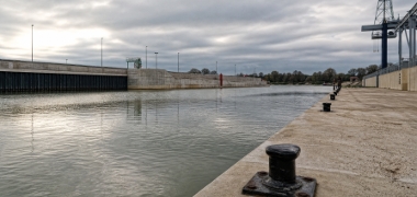 Liebherr entrega guindaste elétrico FCC 280 ao terminal Puerto Seguro Fluvial no Paraguai